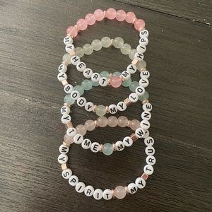 Taylor Swift friendship bracelets